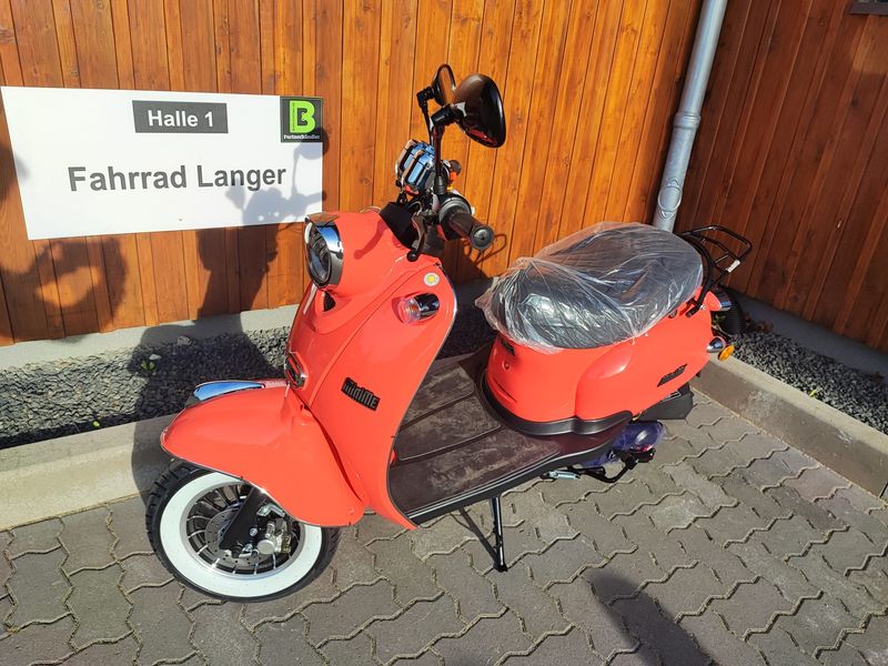 MiniMe 2.0 der Marke Burnout Trade Farbe "Rot" 50ccm Euro 5 MiniMe 2.0 der Marke Burnout Trade Farbe "Rot" 50ccm Euro 5