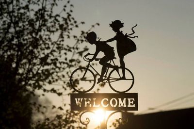 Fahrräder und E-Bikes