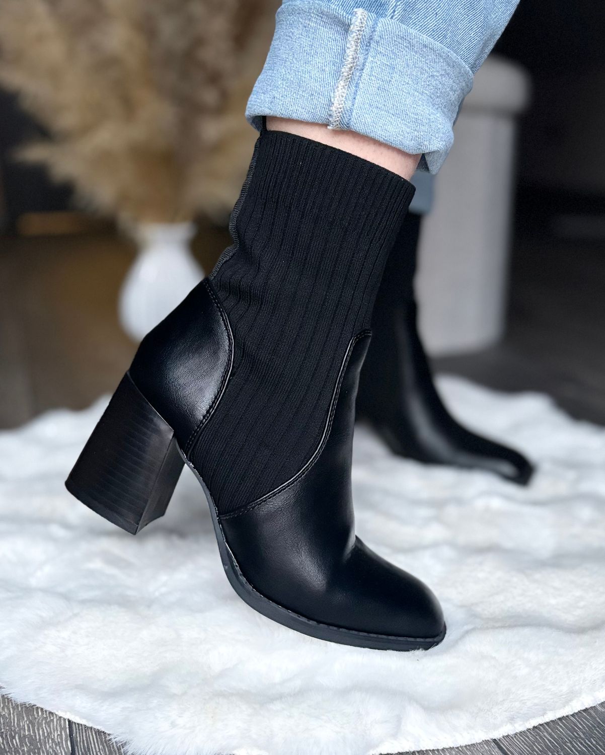 Czarne botki na obcasie