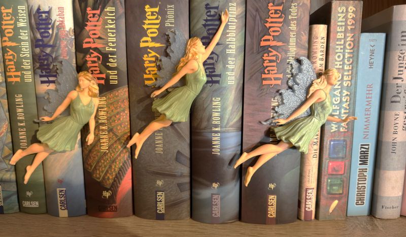 🧚 Flying Fairy Buchrückeneinsatz – 3D Feen Buchstütze Deko für Bücherregal, Cottagecore Fantasy Book Corner, Geschenk Leseratten PLA 3er Set✨