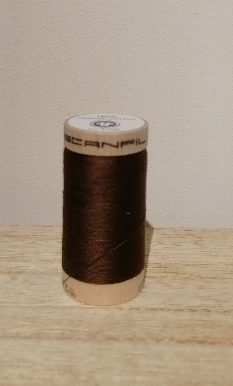 Bio Organic Scanfil katoengaren, donkerbruin.