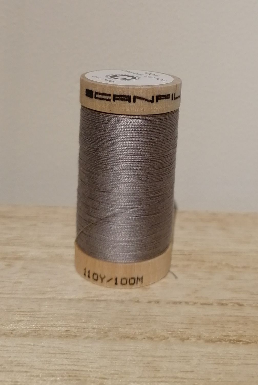 Bio Organic Scanfil katoengaren, lichtgrijs.