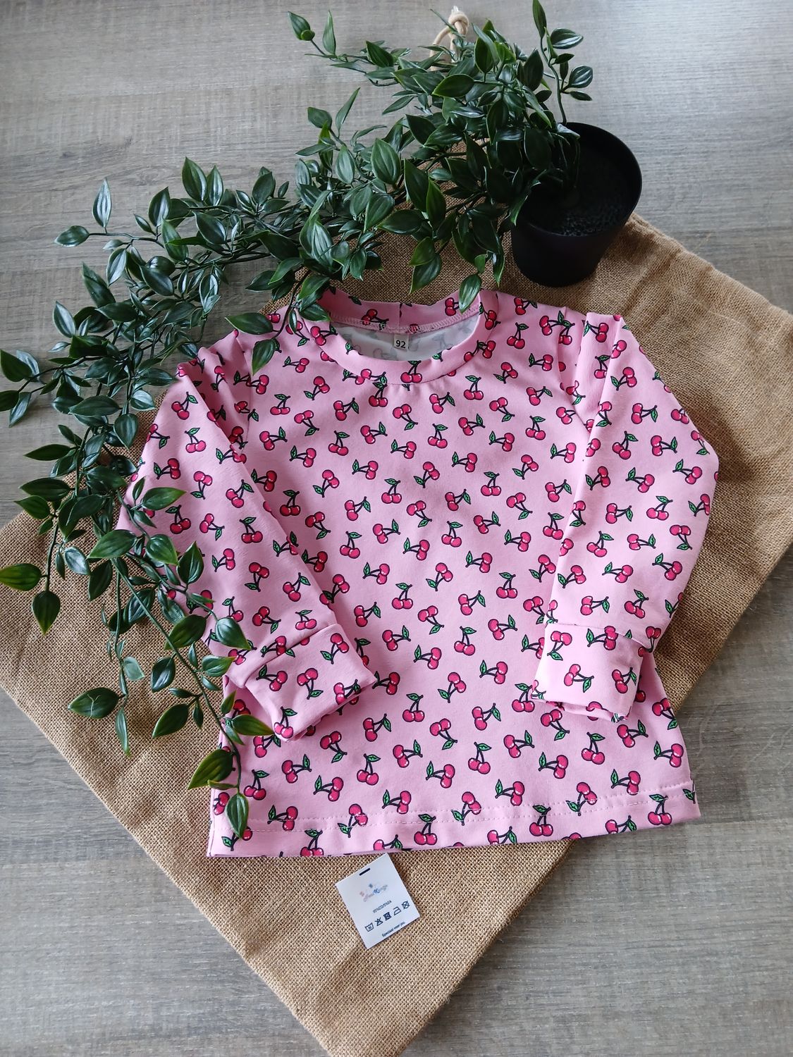 Longsleeve kersenprint.