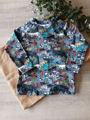 Longsleeve graffiti.