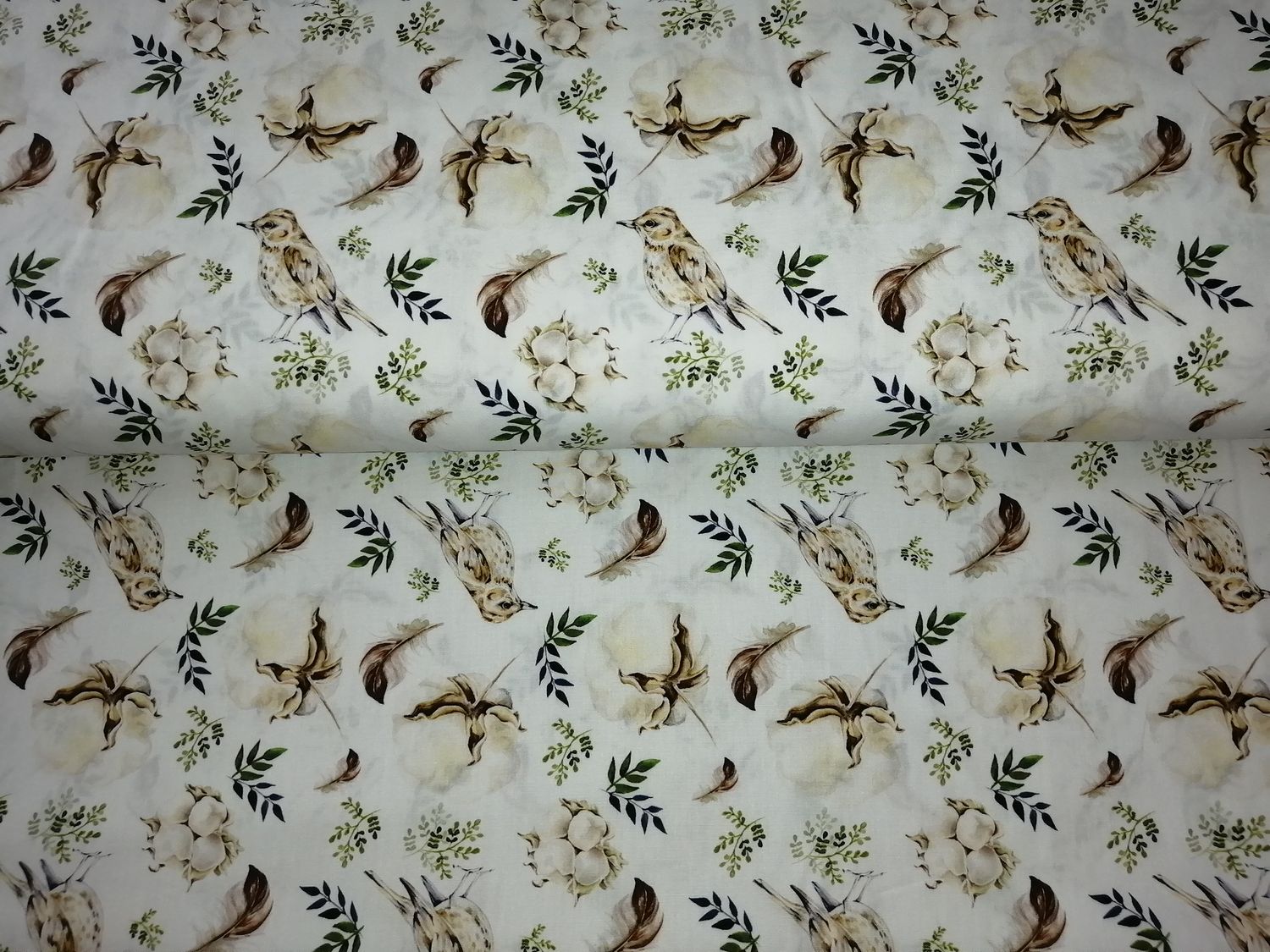 ​Poplin katoen digital flowers with birds, kleur cream
