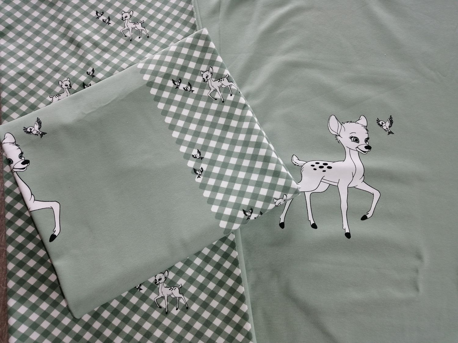 ​Jersey paneelstof sweet bambi, kleur old green