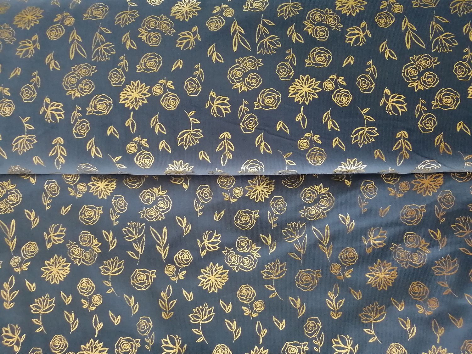 ​Corduroy/ribfluweel foil printed golden flowers jeansblue