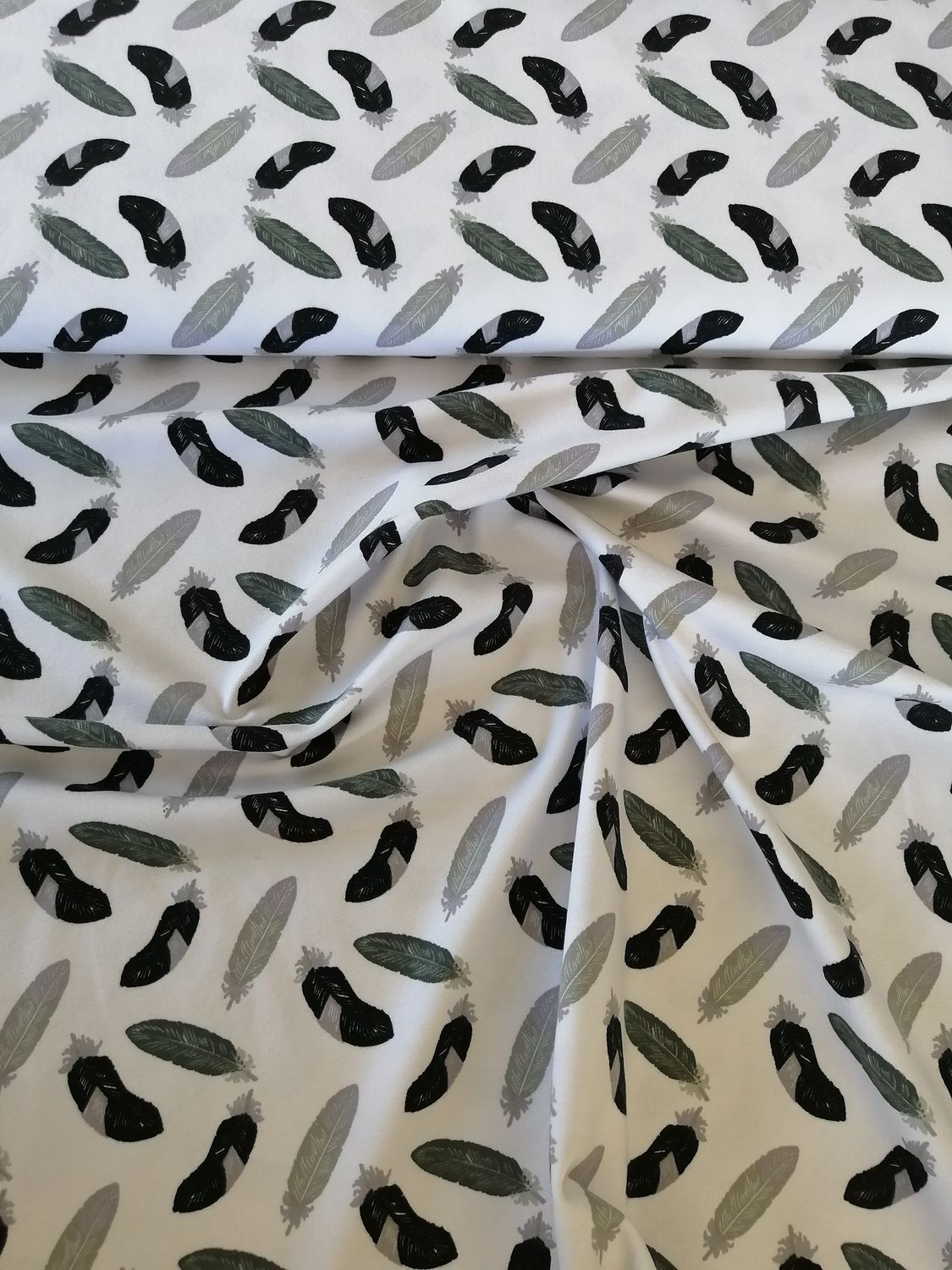 ​Jersey feathers black/white