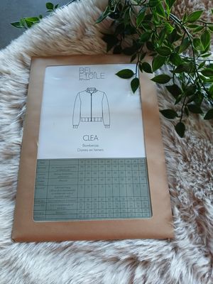 Papieren naaipatroon van Bel Etoile : Clea bomberjas dames en tieners