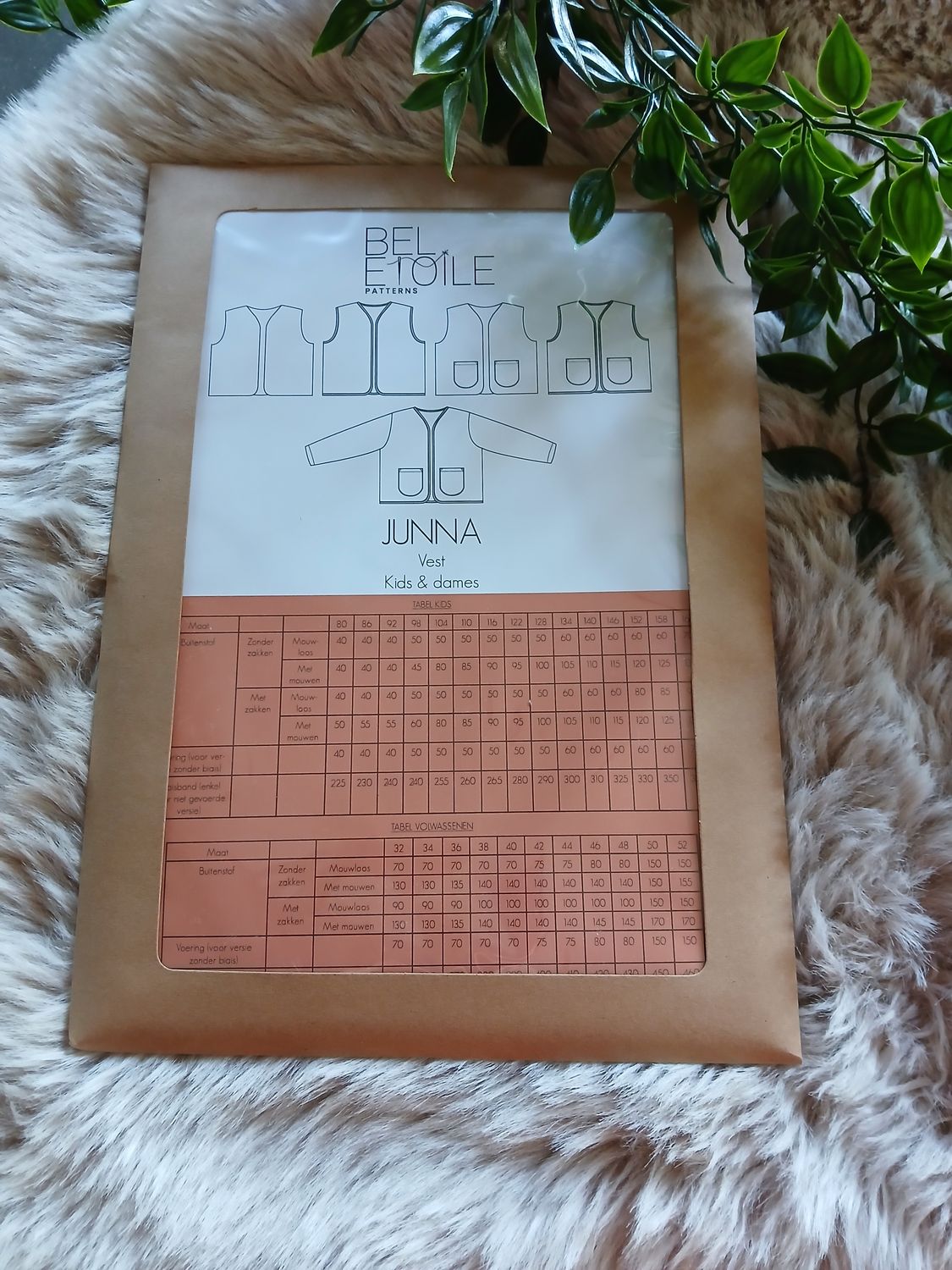 Papieren naaipatroon van Bel Etoile : Junna vest kinderen en dames