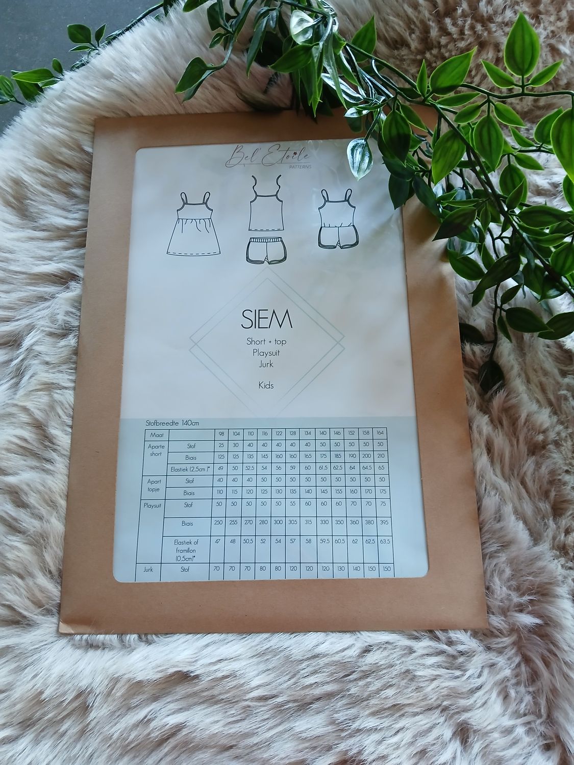 Papieren naaipatroon van Bel Etoile : Siem short/top/playsuit/jurk kinderen