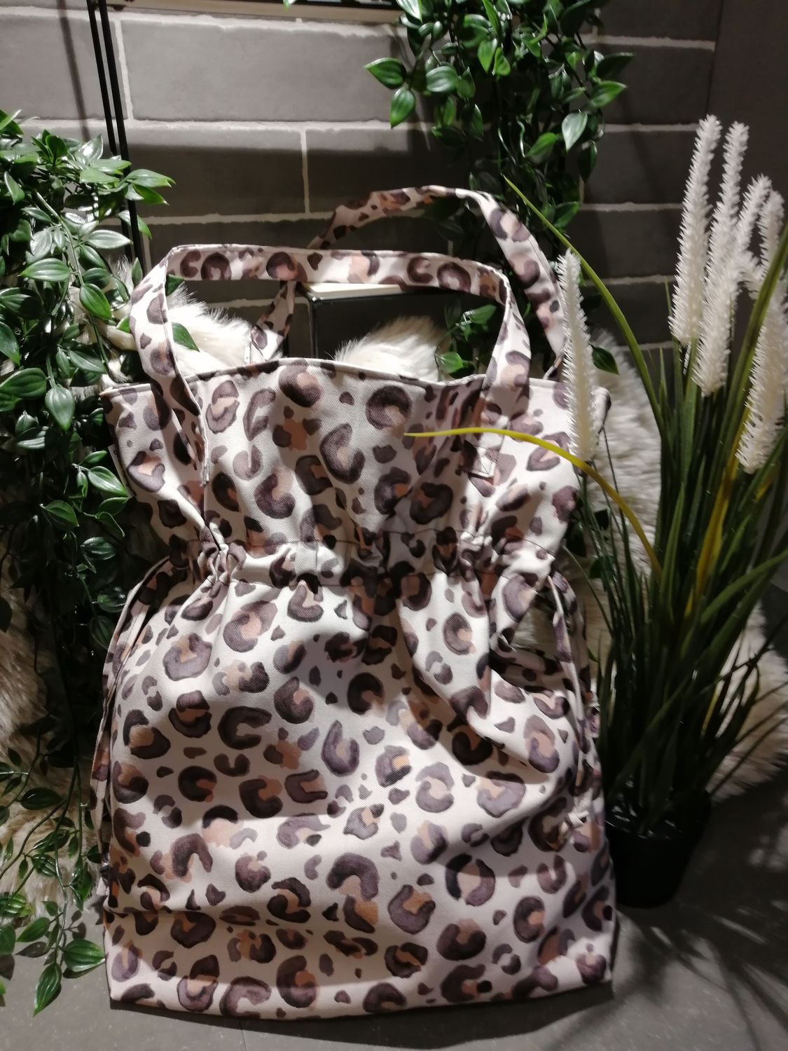 Trendy Totes model Lotus, 7 designs.