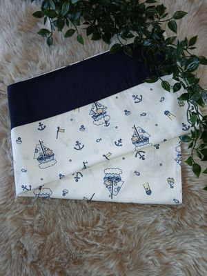 Laken voor wieg met sierboord : Beertje met boot.