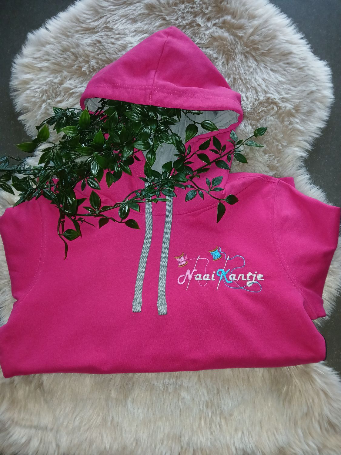 Bedrijfslogo voorkant Hoody Sweater.