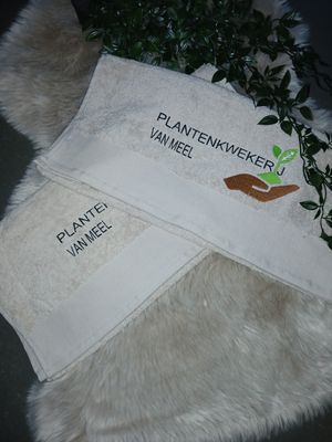 Bedrijfslogo op handdoek.