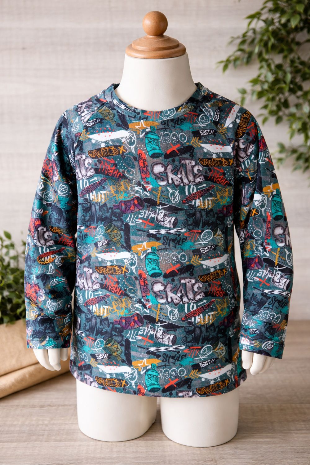 Longsleeve graffiti.