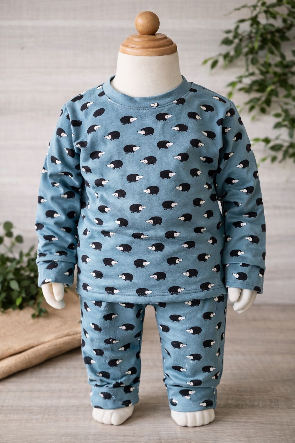 Pyjama met egeltjes.