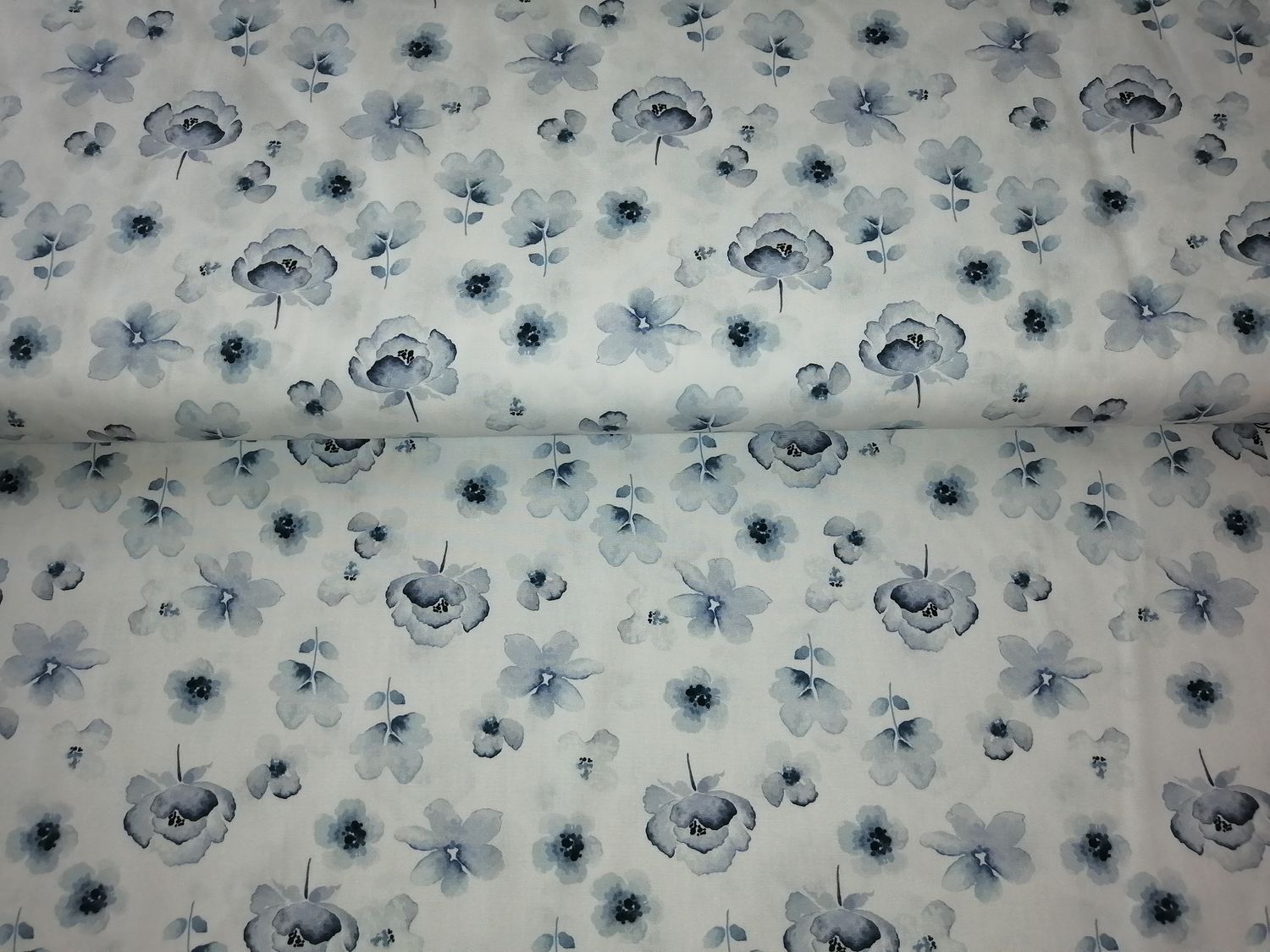 ​Poplin katoen digital mix van bloemen , kleur blauw