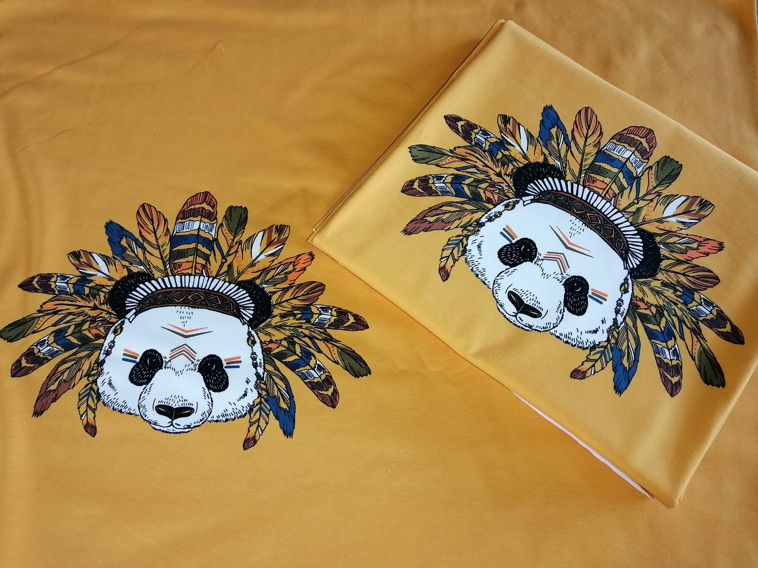 ​Jersey paneelstof panda indiaan, oker