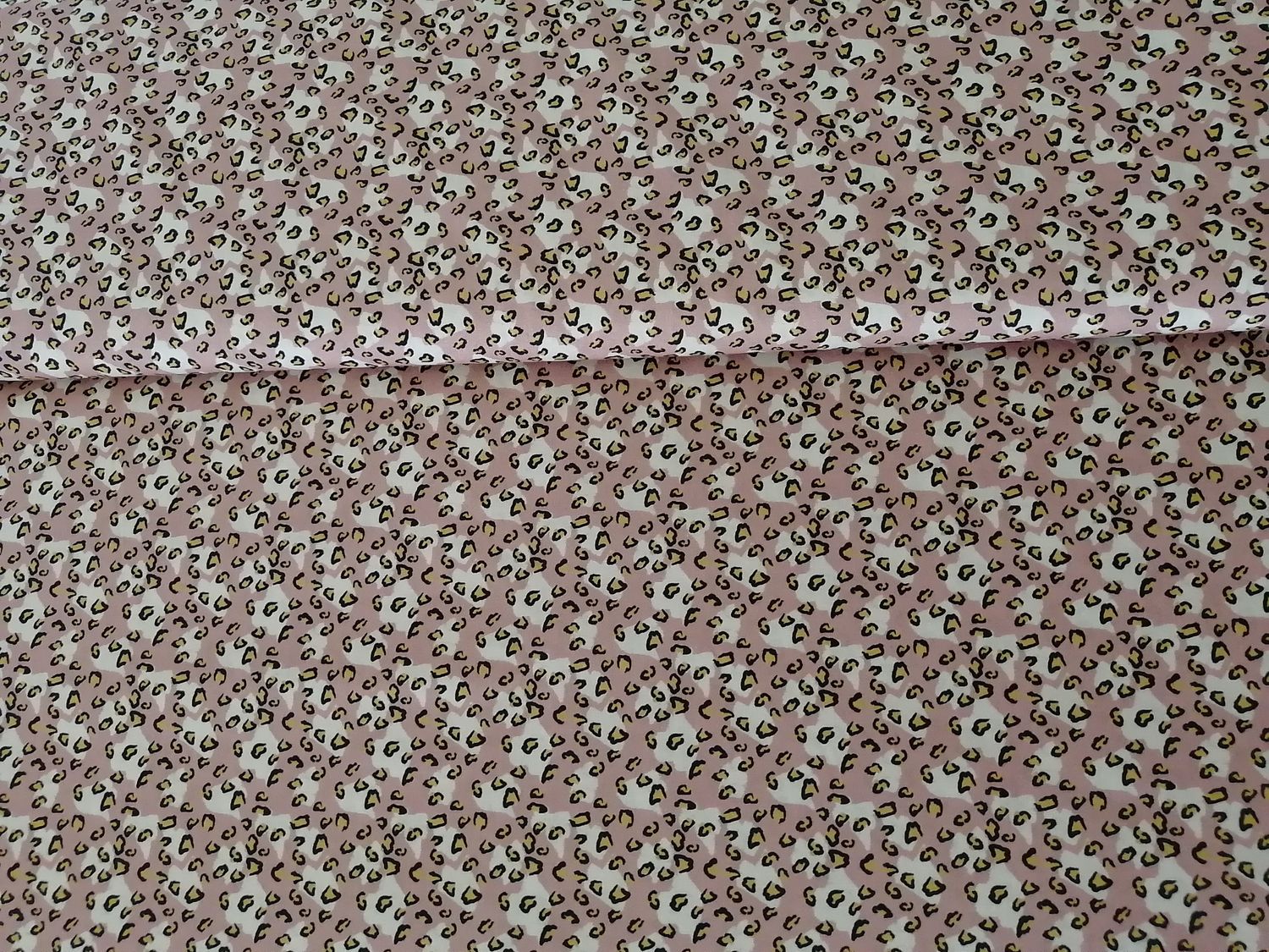 Katoen digital panterprint old rose