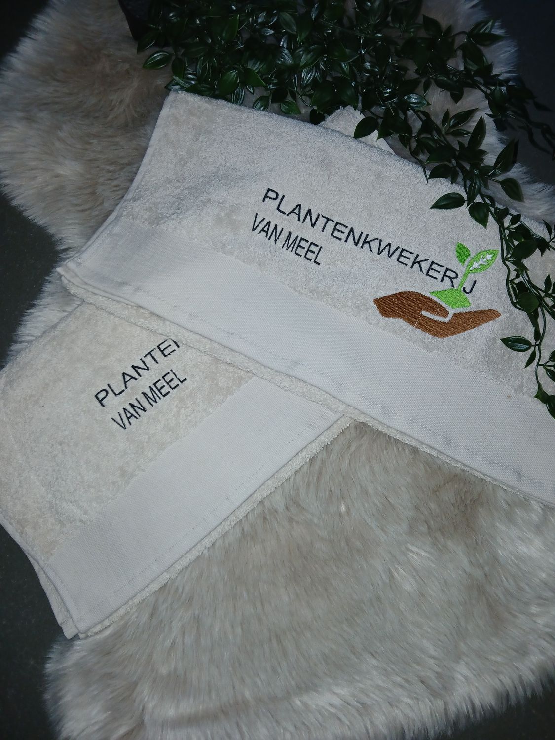 Bedrijfslogo op handdoek.