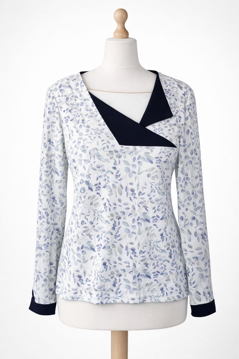 Longsleeve met driehoekhals.