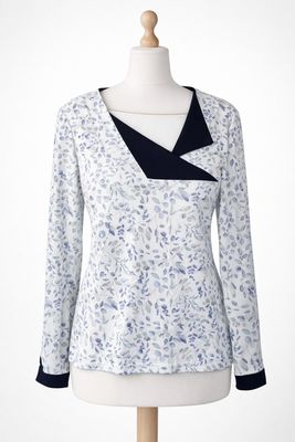 Longsleeve met driehoekhals.