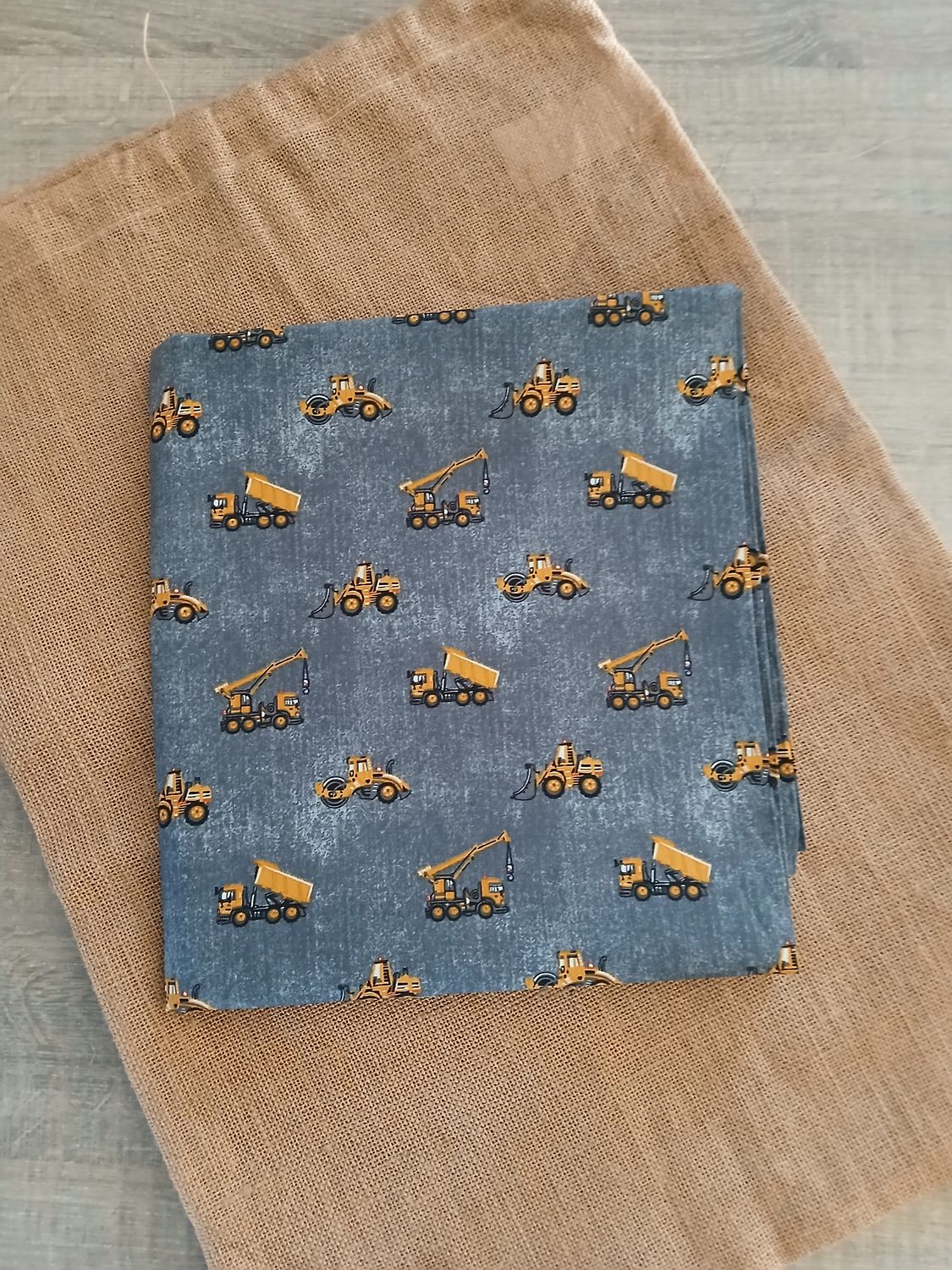 Poplin katoen digital bouwvoertuigen, grijs.