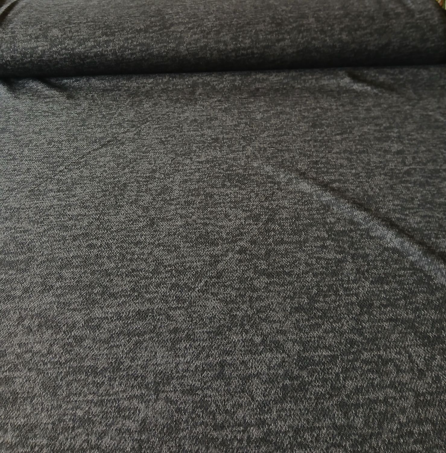 ​Knitted Tapiz (gebreide stof), kleur donker grijs.