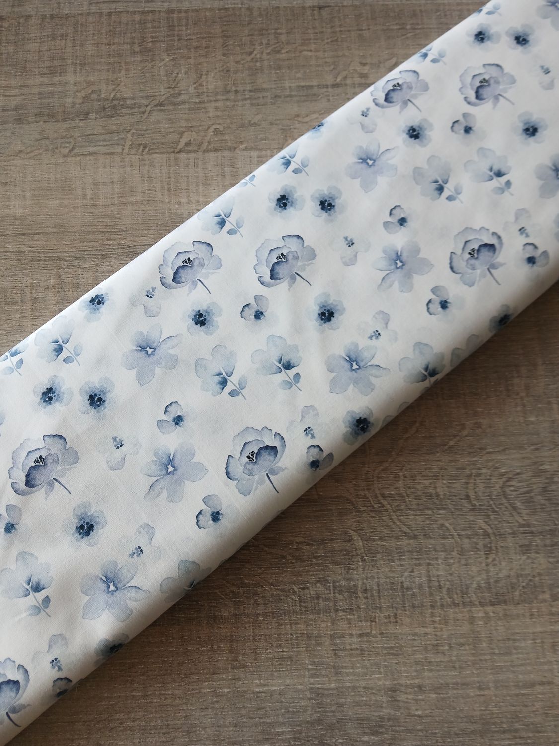 Poplin katoen digitale mix van bloemen, blauw.
