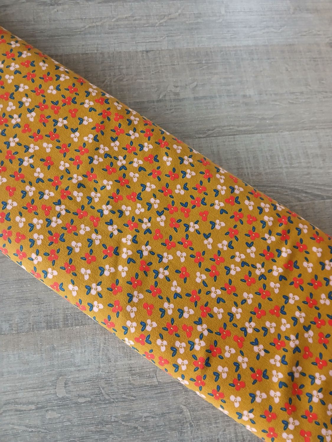 Jersey kleine bloemen, oker