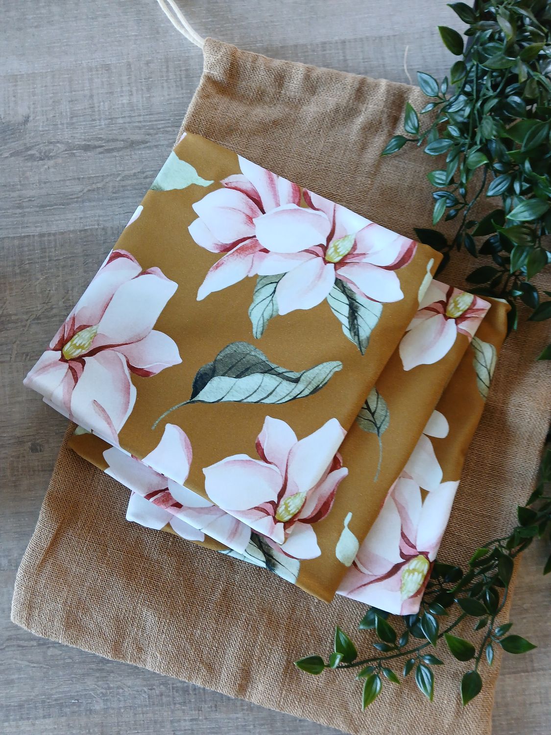 Jersey magnolia bloemen, kleur oker