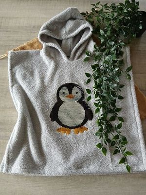 ​🛁 Kinderbadcape met capuchon en pailletten applicatie