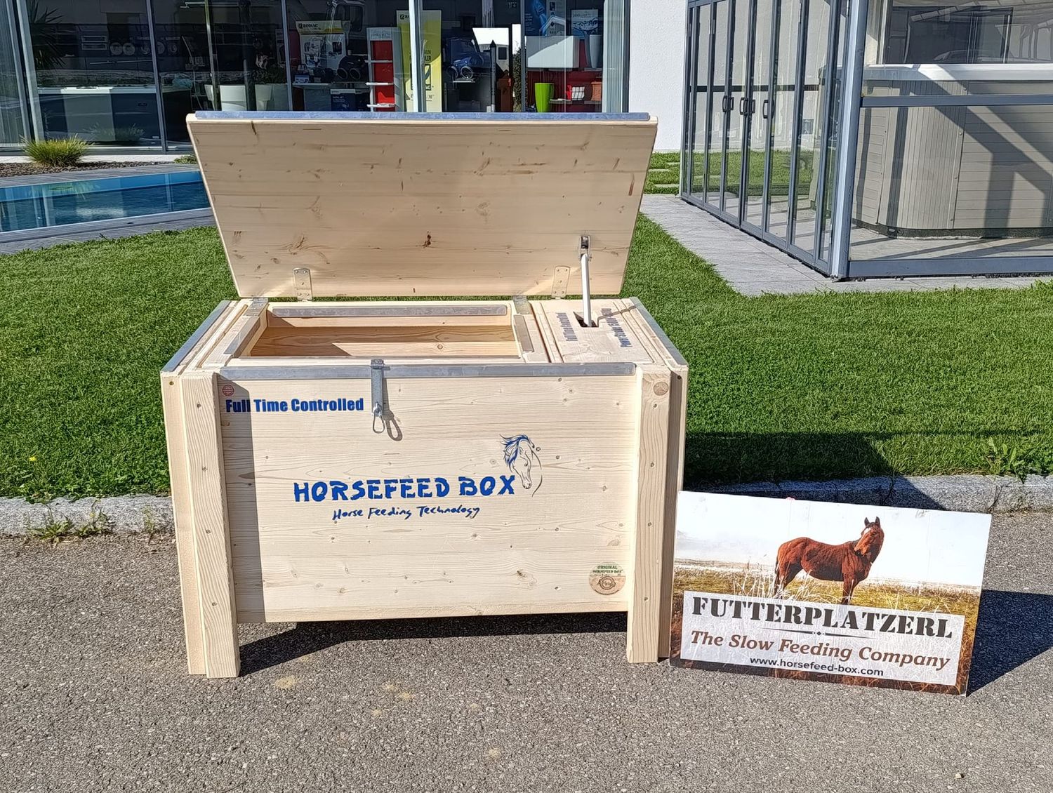 Original HORSEFEED BOX FULL TIME CONTROLLED EXTRA DEEP SHORT