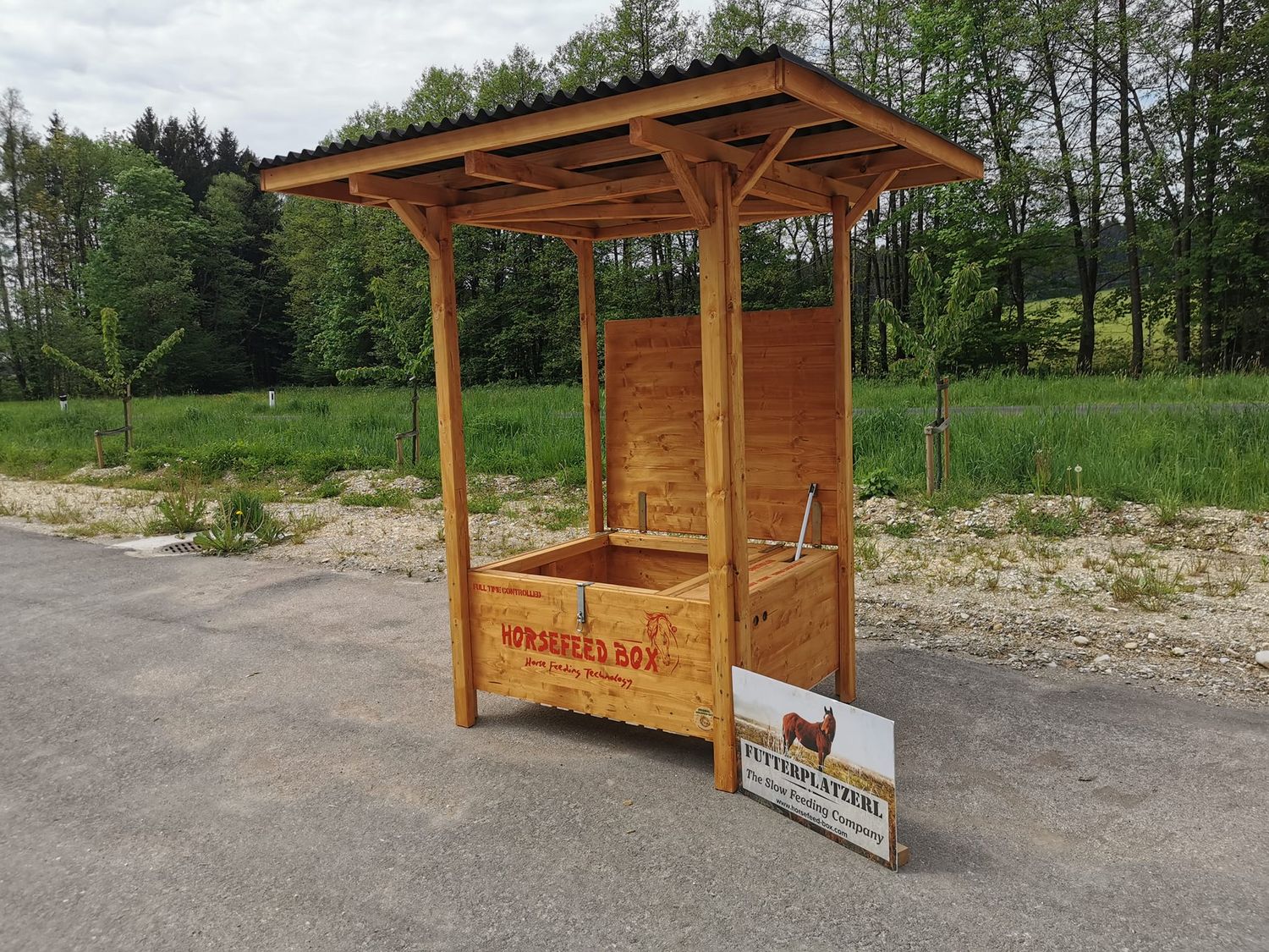 Original HORSEFEED BOX FULL TIME CONTROLLED QUATTRO ROOF