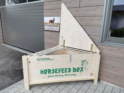 Original HORSEFEED BOX FULL TIME CONTROLLED CORNER