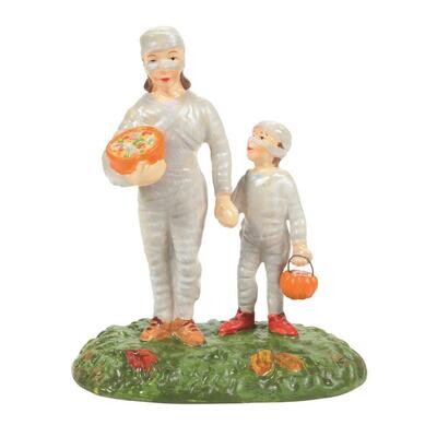 Department 56 Halloween Snow Village “Mommy Treats” Figurine (6007784)