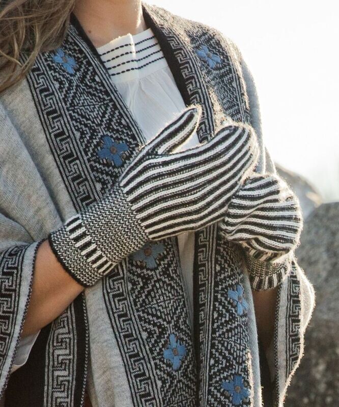 Raya Mittens