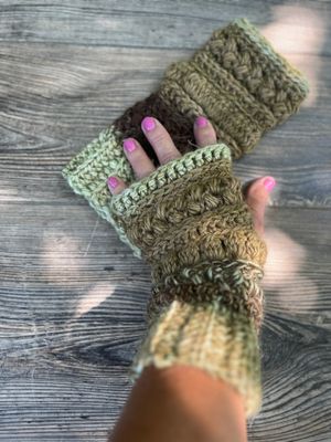 Alpaca Fingerless Gloves - Pistachio Cream