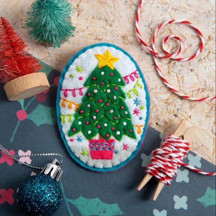 Merry Christmas Brooch Felt Craft Kit