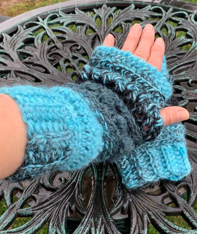 Alpaca Stitch Sampler Fingerless Gloves Crochet Kit – Espiral Yarn