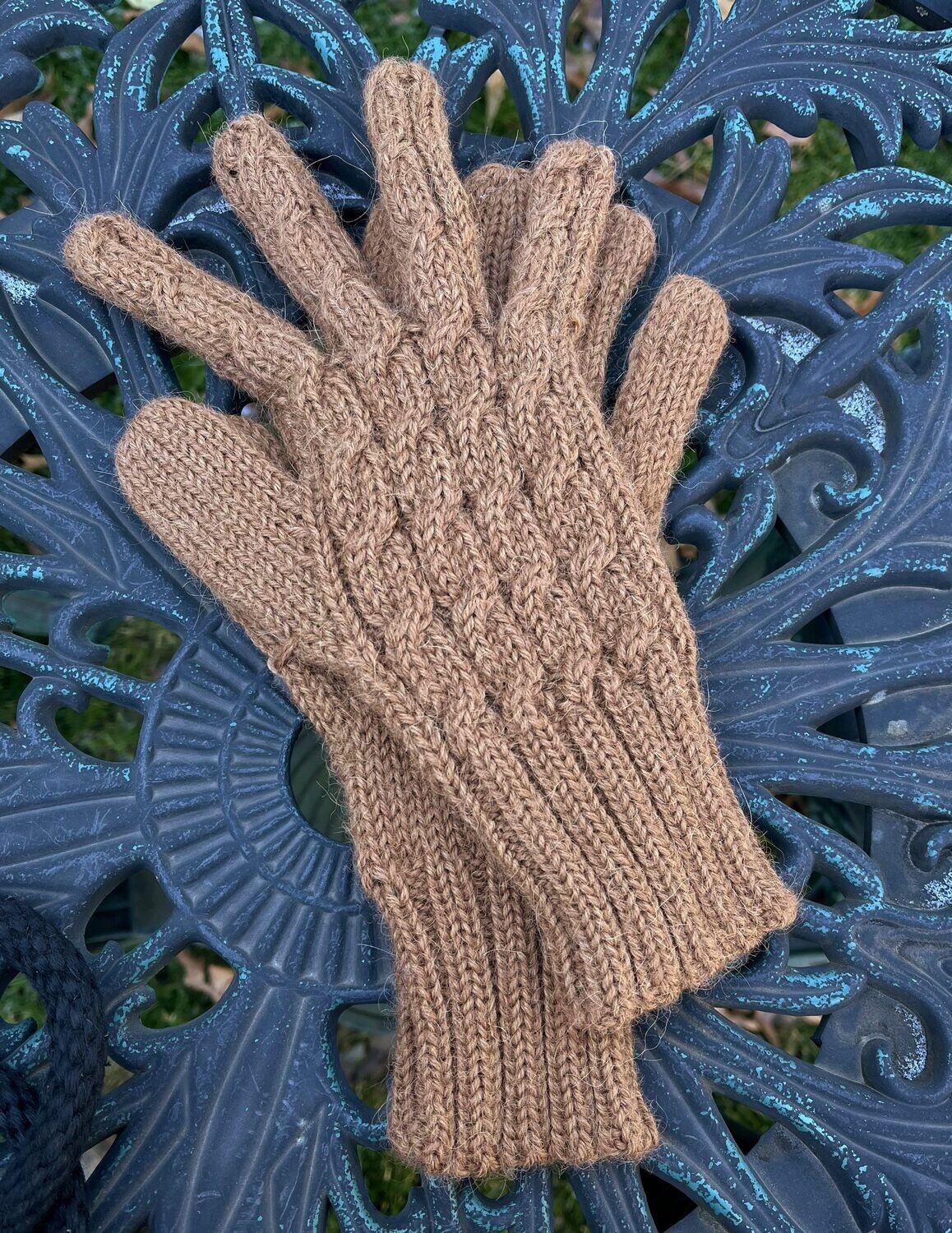 Trenza Cable Alpaca Gloves, Color: Camel