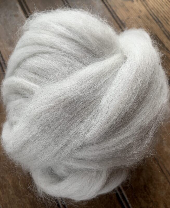 Baby Alpaca Roving - Light Silver Gray l 4 Ounces