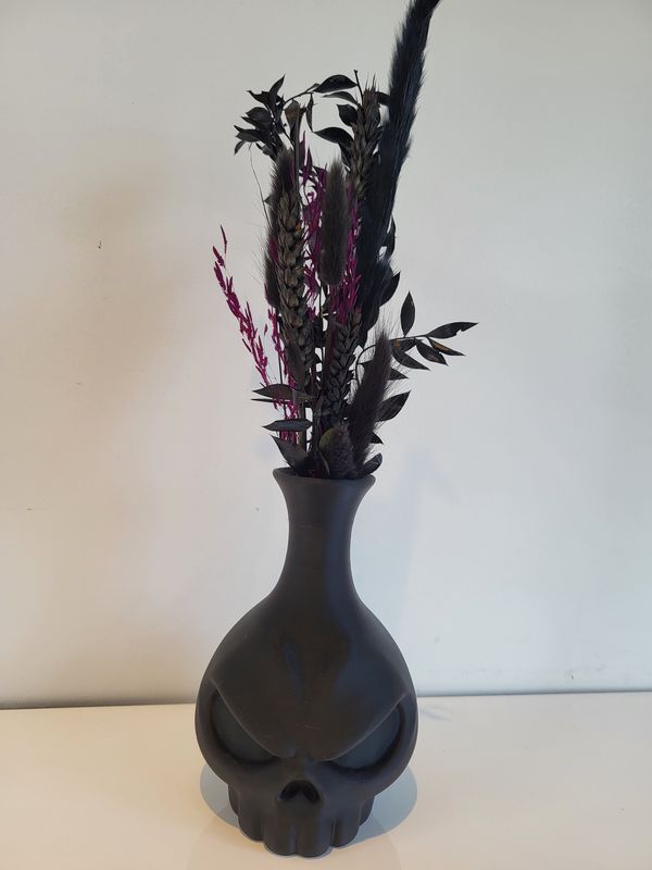 Skull vaas zwart M - Black and pruple shine droogbloemen
