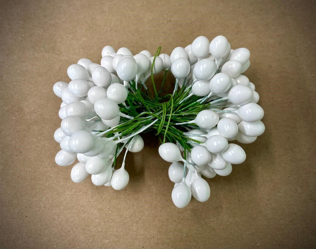 Matte White Holly Berries 5 gross/bag
