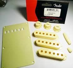 Fender Stratocaster Accessory Kit Aged White