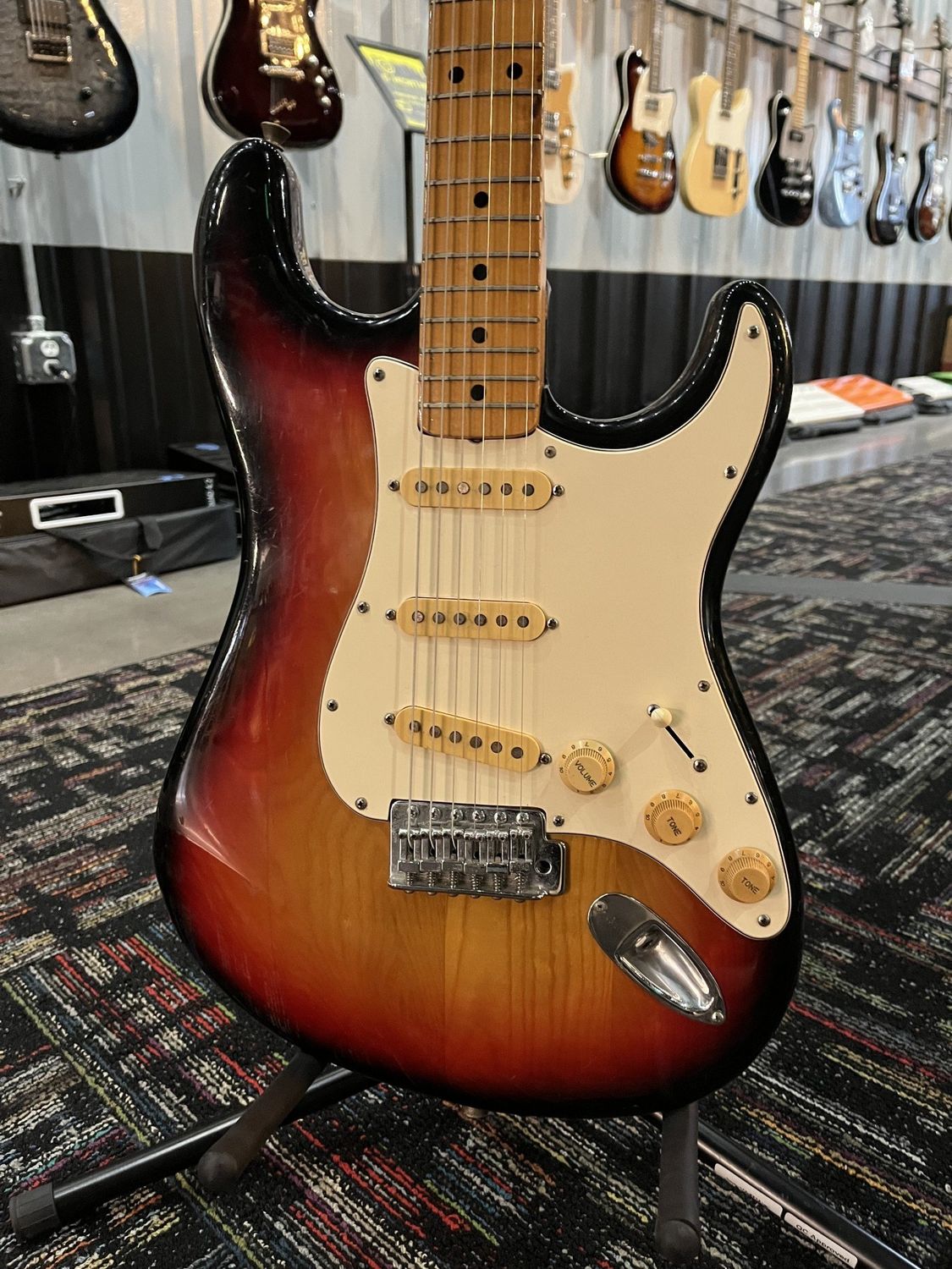 Used JooDee Electric Custom MIJ 3 tone w/bag