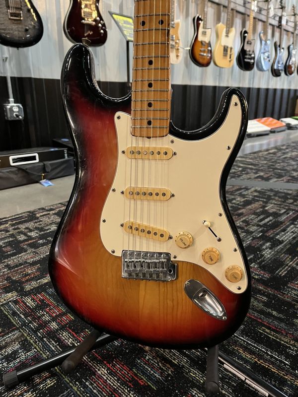 Used JooDee Electric Custom MIJ 3 tone w/bag