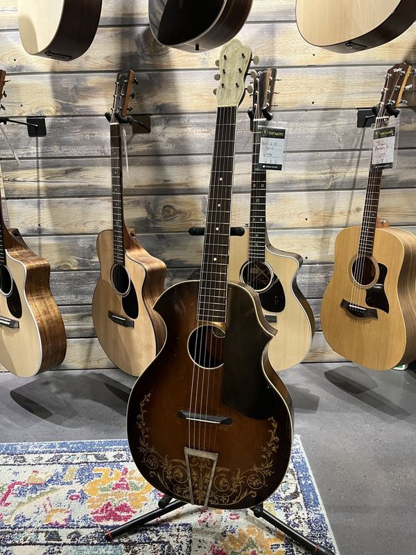 Used 1930&#39;s Kay Kraft Venetian w/ Hardshell Case