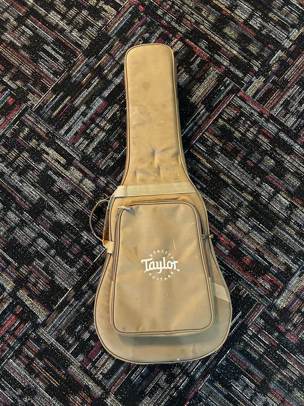 Used Taylor structured gig bag for dread acoustic
